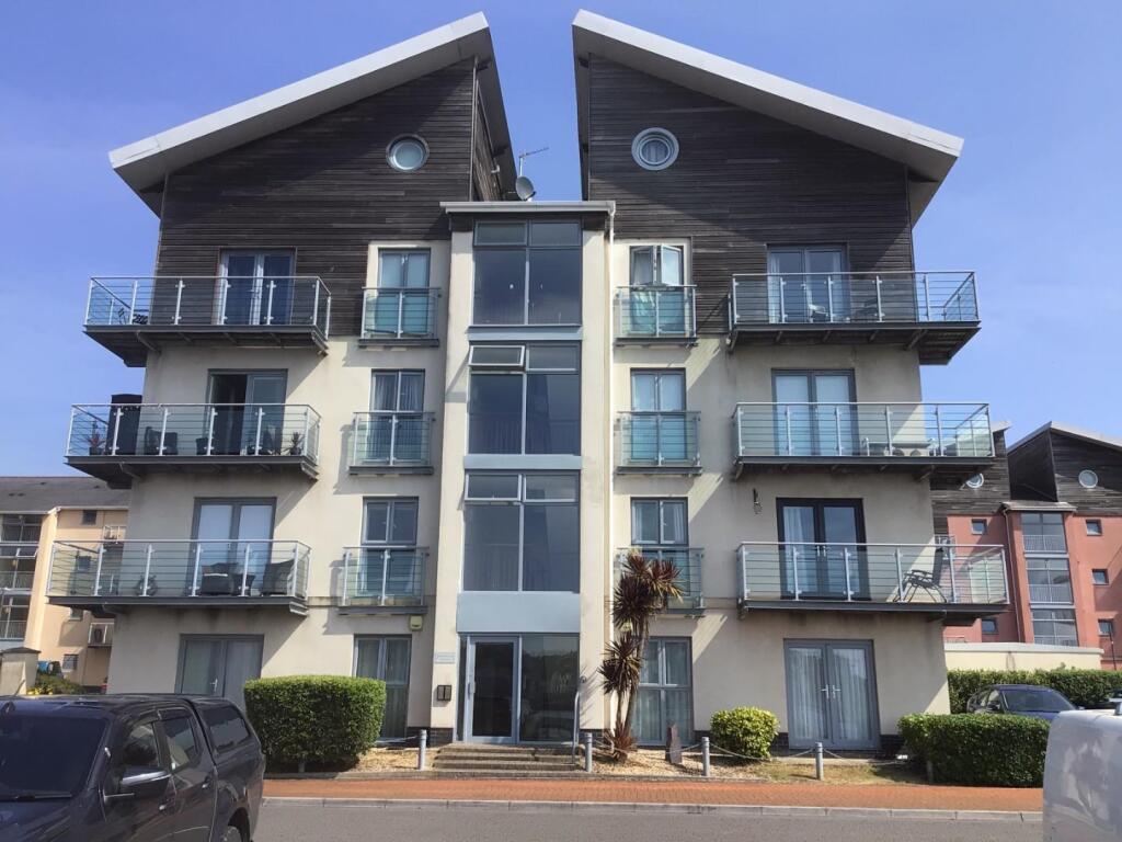 17 Amorella House - outside.jpg