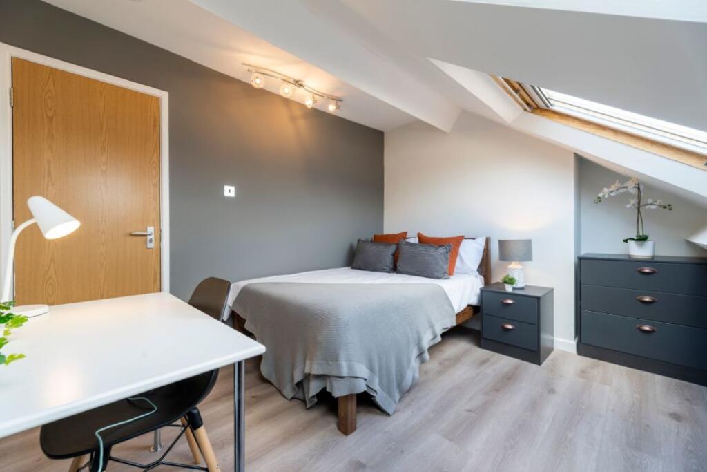 51WS - Bedroom