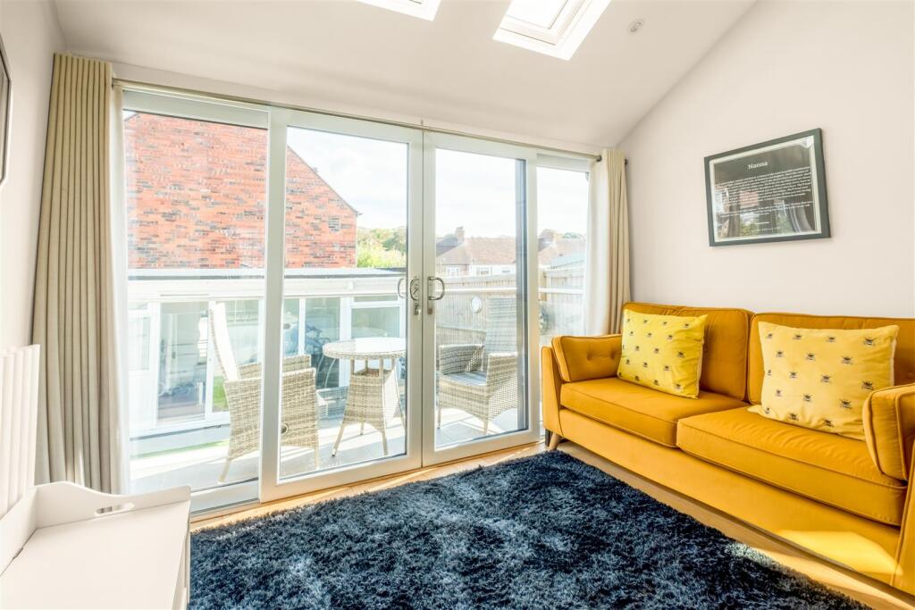 1 windlesham Close-10.jpg