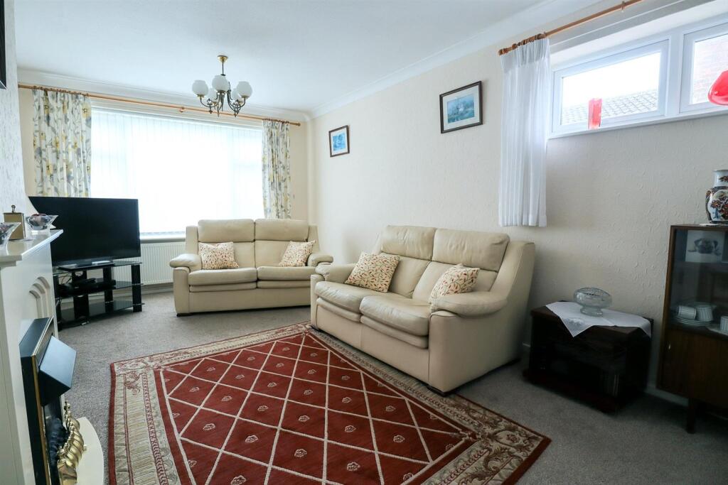 Sitting room (2).jpg