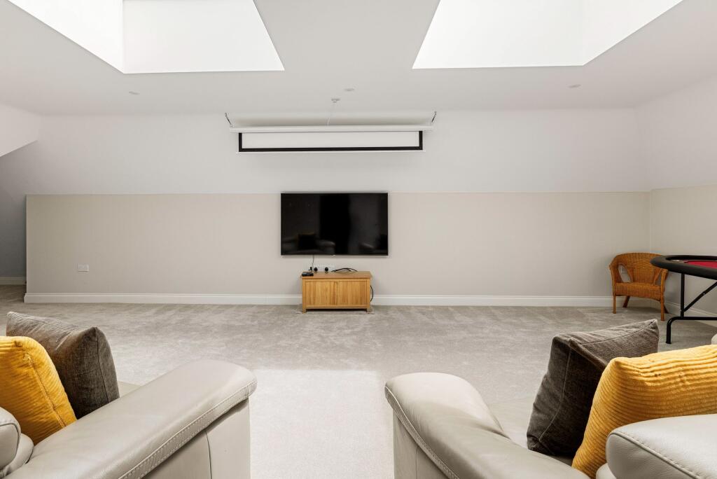 MEDIA &amp; GAMES ROOM