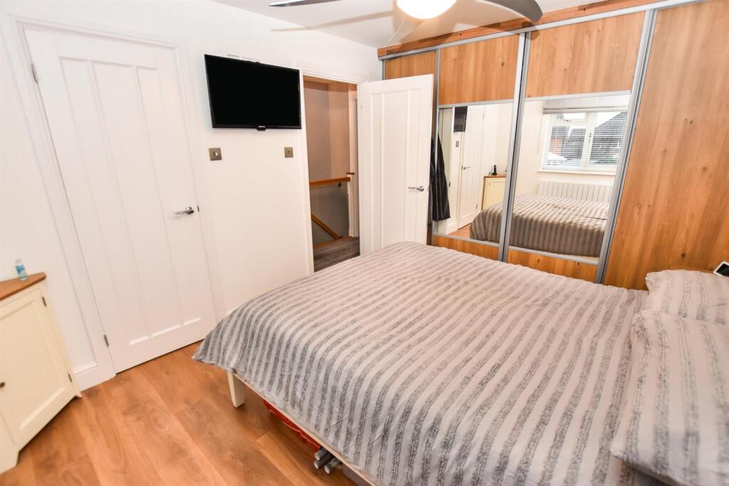 bed 1.jpg