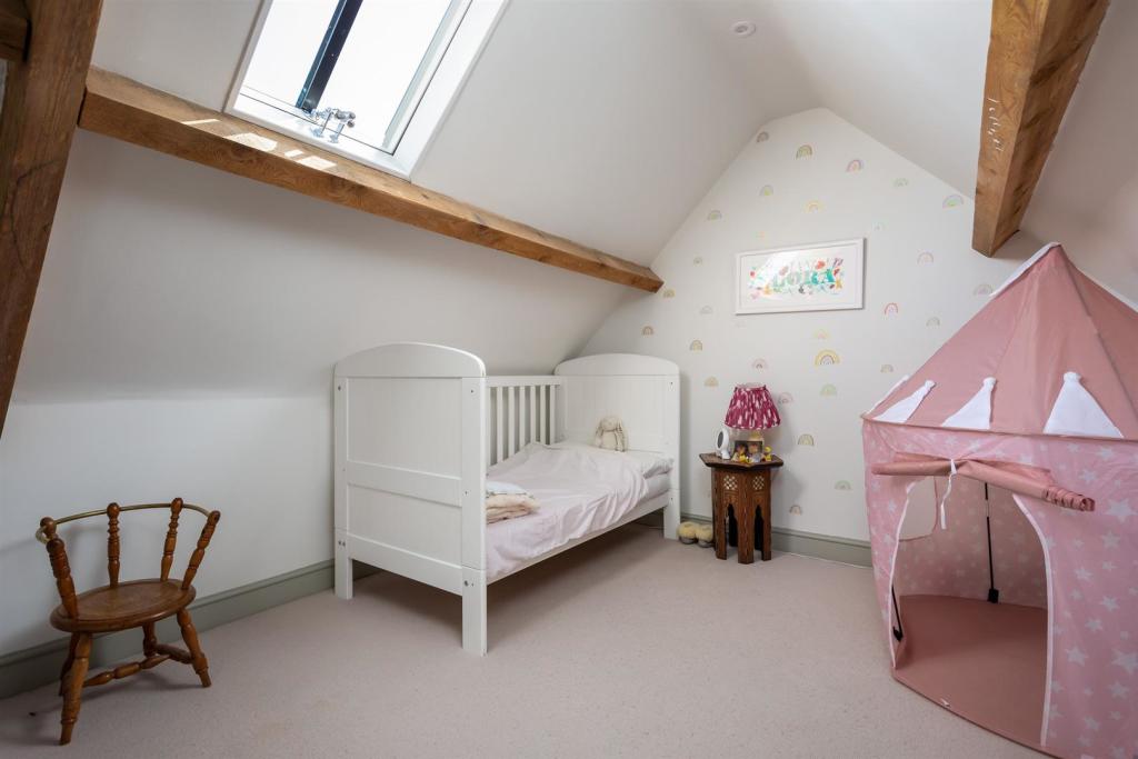 45 - 41 Ampney Crucis - GL7 5SF - Web.jpg
