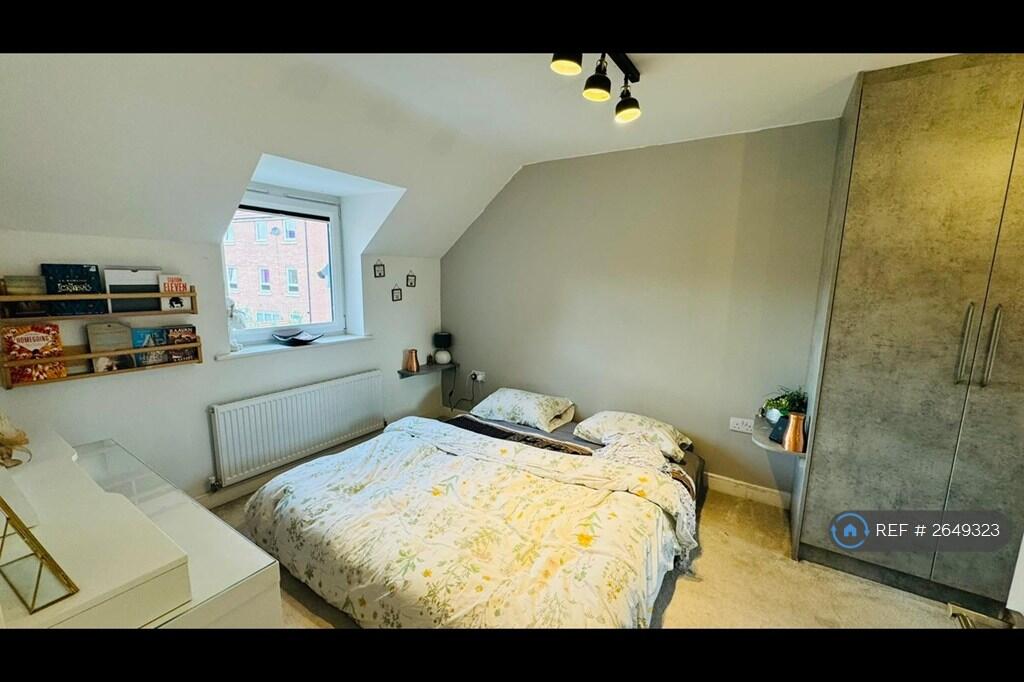 Bedroom 4 Master