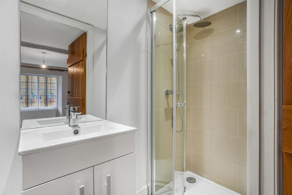 SHOWER ROOM ENSUITE