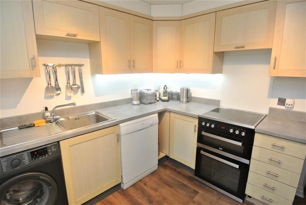 Kitchen 2.JPG