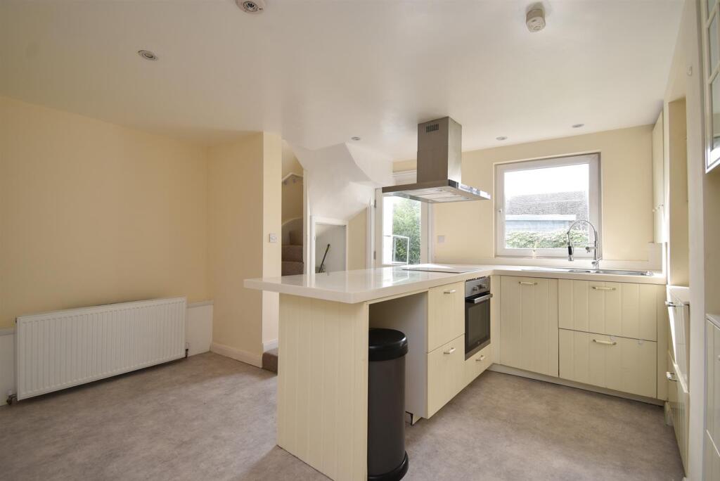 Eat-in kitchen