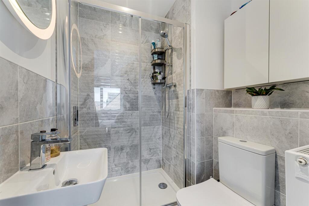 Bed 1 - En Suite Shower Room