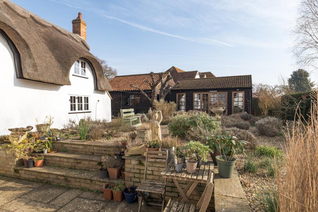 Dry Garden / Garden Building