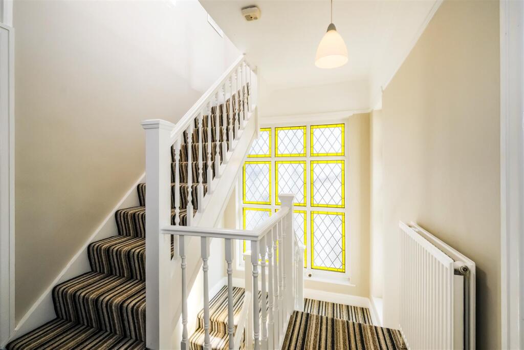 10, Priory Close-19.jpg