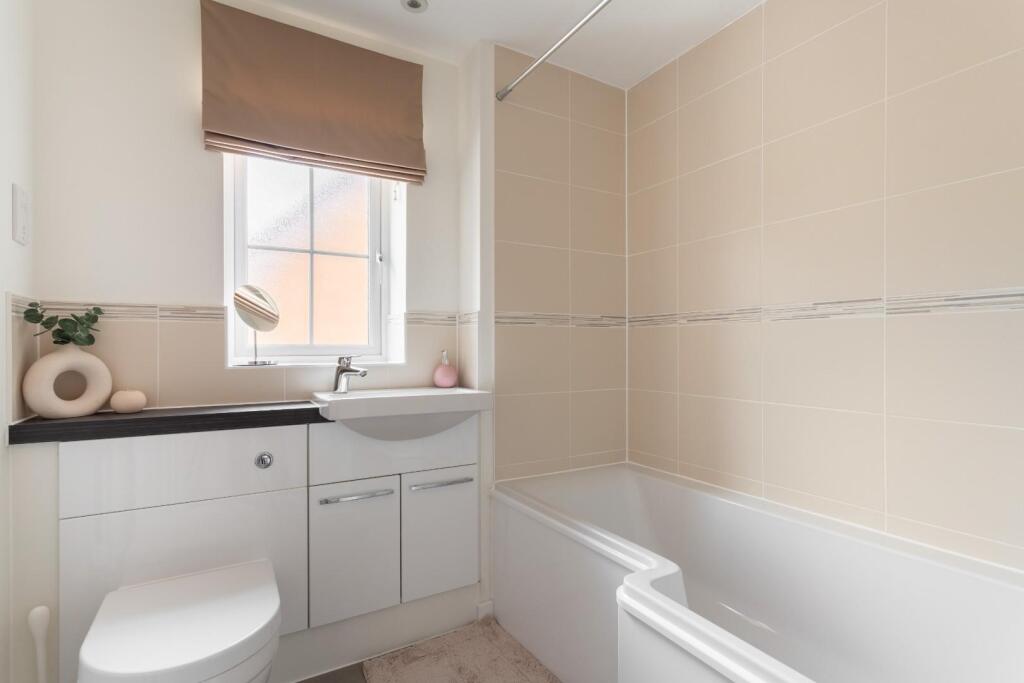 Charlwood Drive-5.jpg