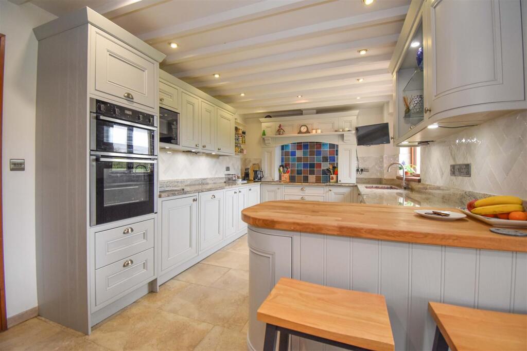 Holly Bank House Kitchen b.jpg