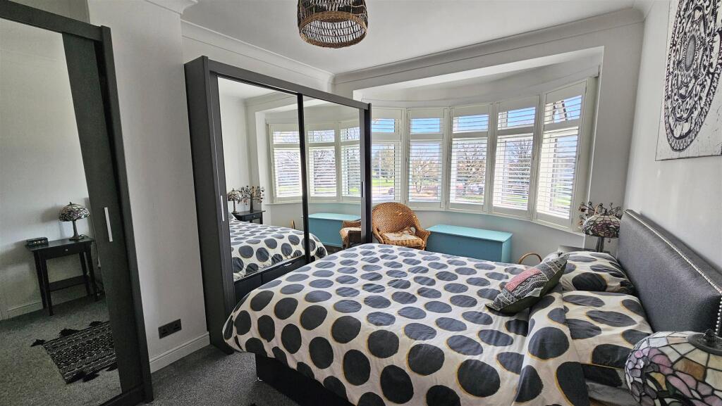 Bedroom 1 .jpg
