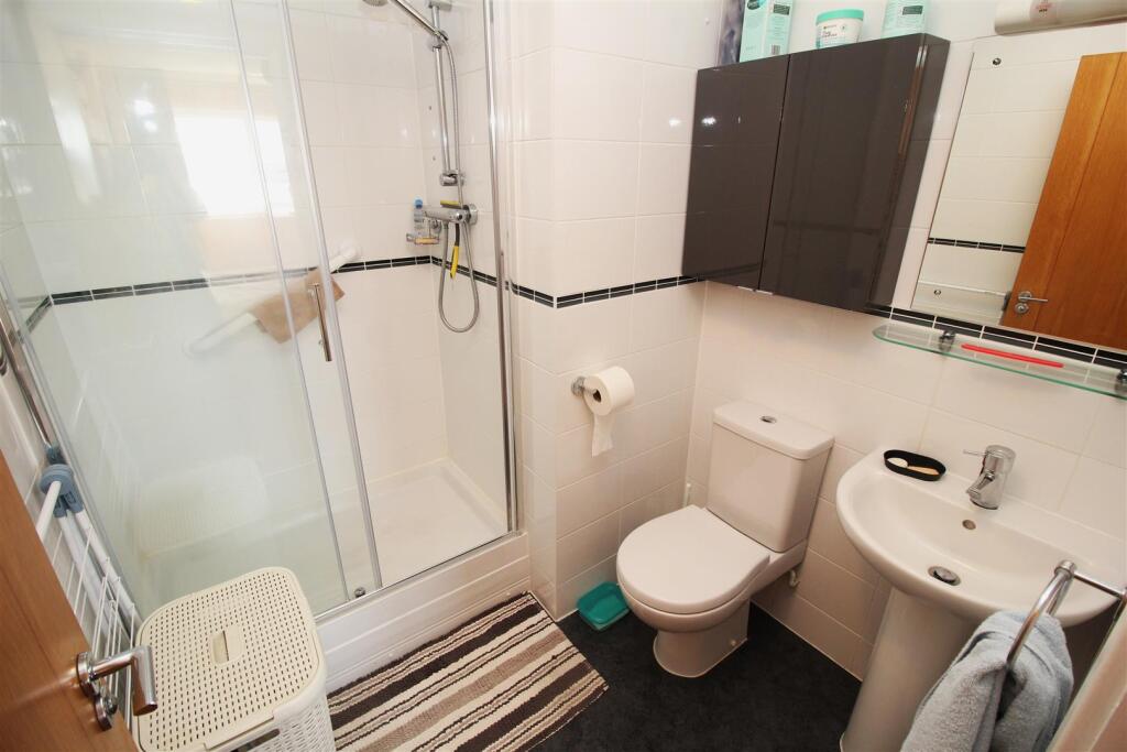 Ensuite.JPG