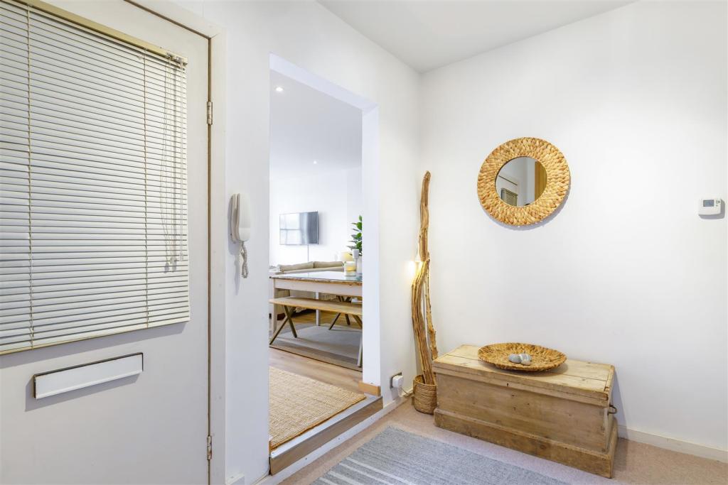AdelaideCrescent_LargeFiles_5.jpg