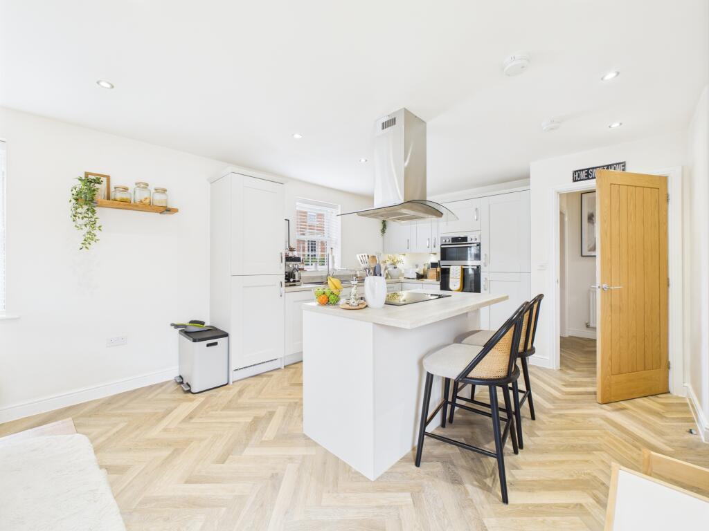 Kitchen/ Dining Area