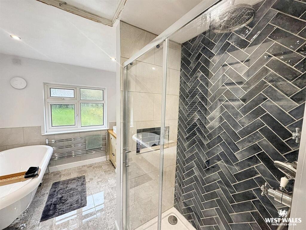 WhatsApp Image 2025-10-01 at 14.45.50.jpg