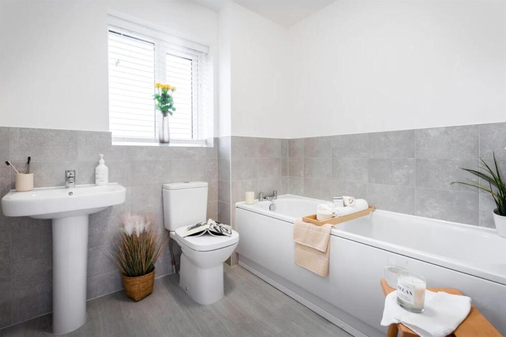 Main bath.jpg