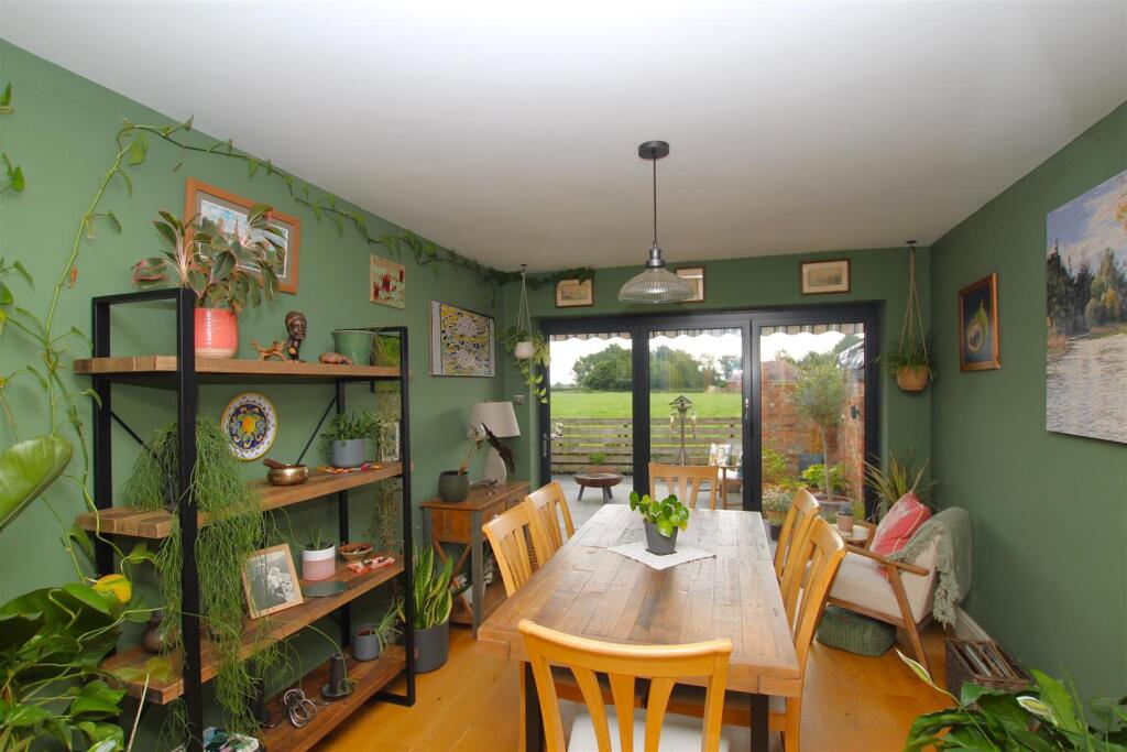 Dining Room.JPG