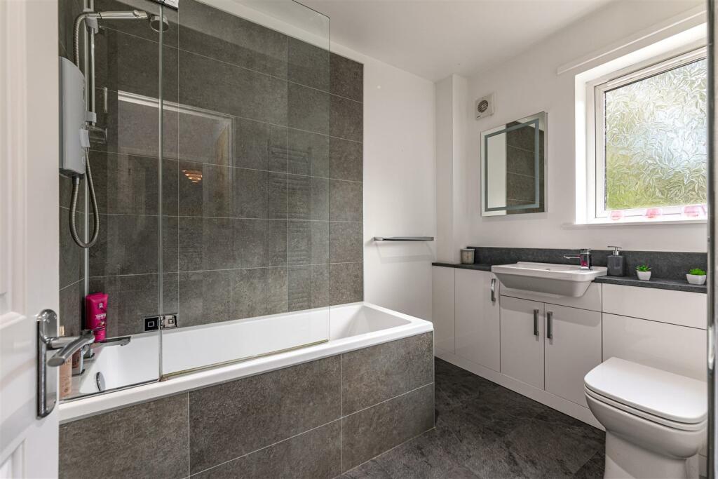 8 Tweedbank Avenue Tweedbank 52.JPG