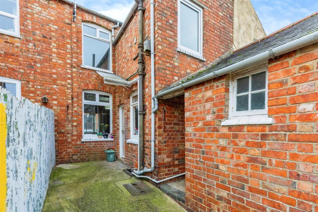primechoiceproperties.co.uk-letting-experts-rear.j