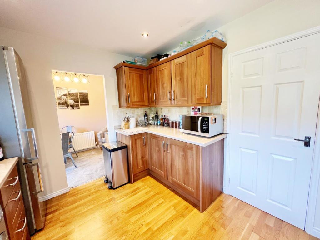 Kitchen pic 2.jpg