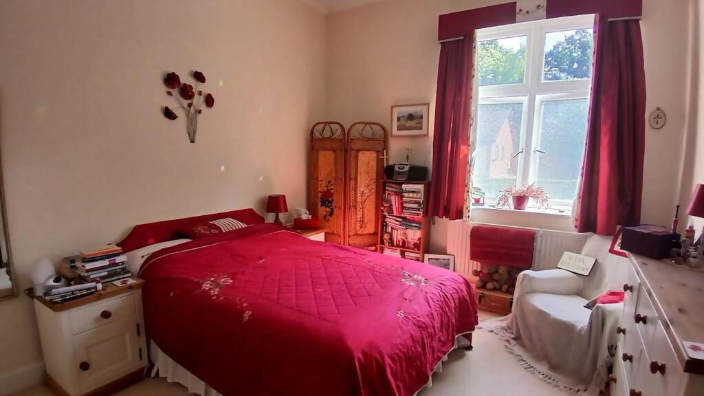 Bed 1.jpg