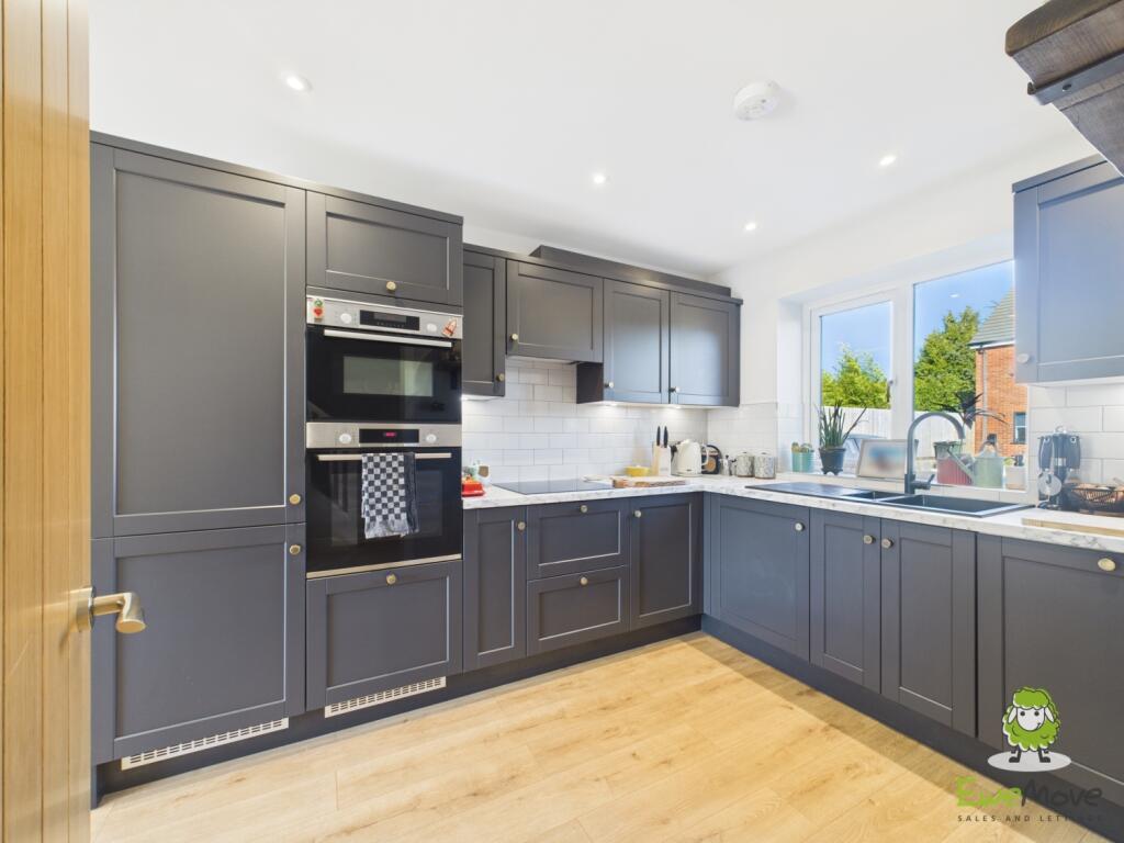 EweMove Basingstoke Estate Agents - Wells Court - 