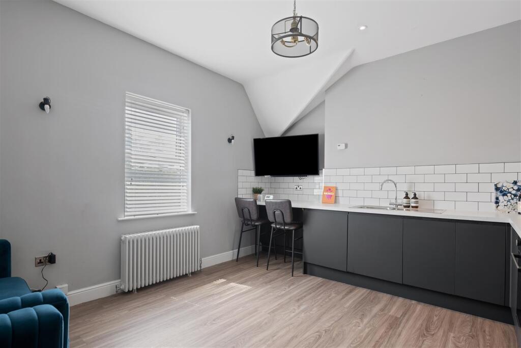 C, 11 Larkdale Rd-Hi.jpg