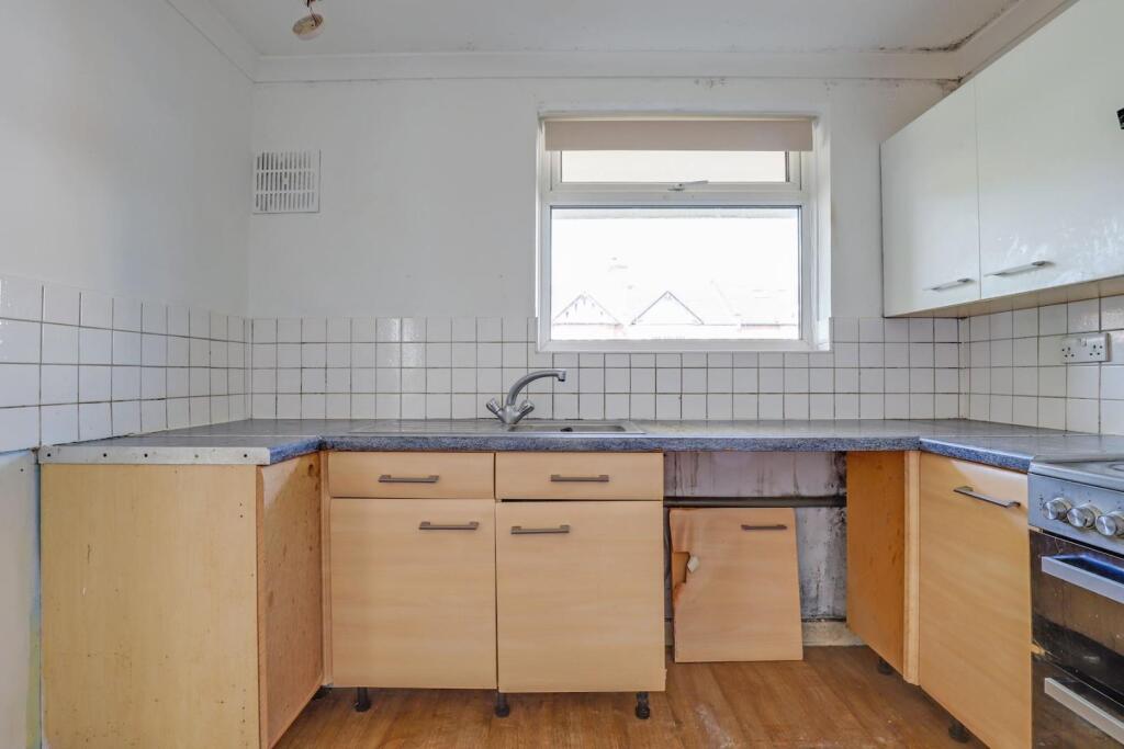 03-7709JHPropWpen - 5 Harley Court -7-medium.JPG