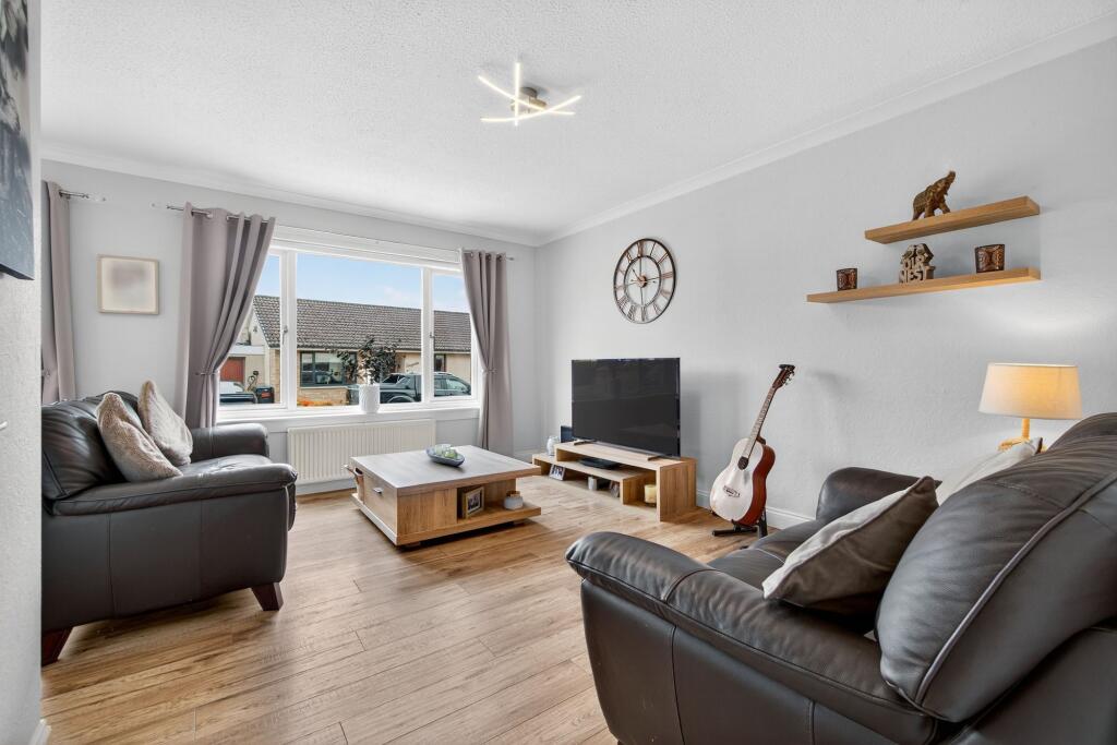 Lounge / Dining Area