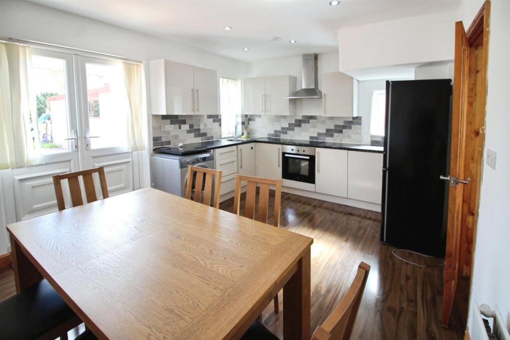 Kitchen/Dining