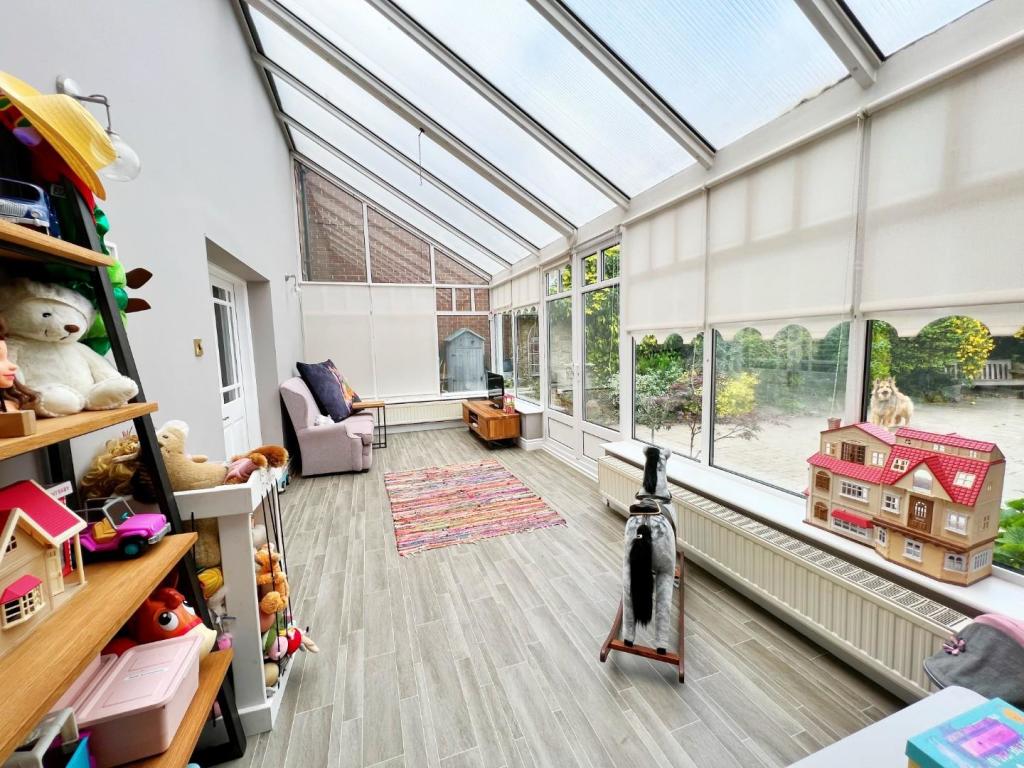 Conservatory pic 1.jpg