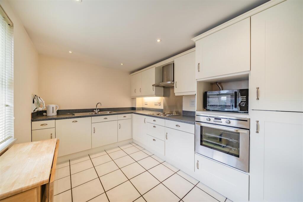 7 Rowe Close, Rugby (3).jpg