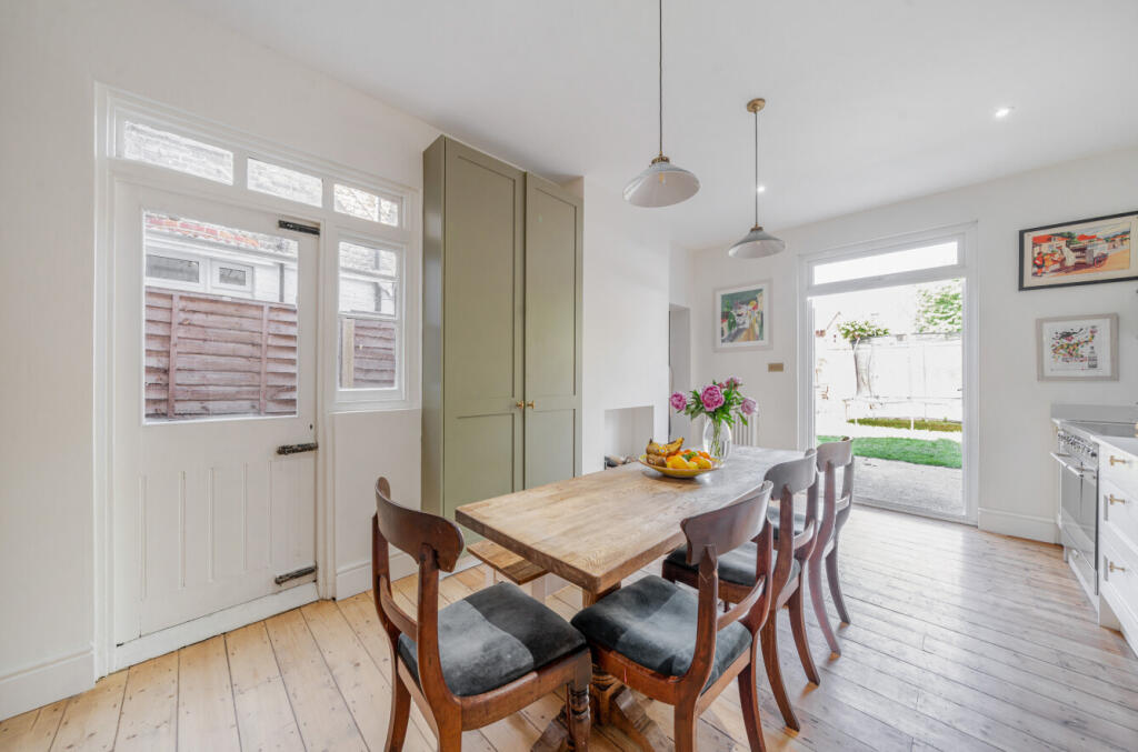 1307325-8-6852da6...