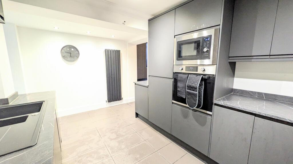 PXL_20251205_101719510.MP~2