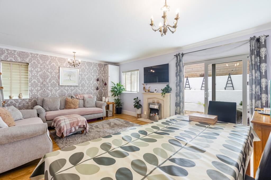 A09 - 25 St Marys Park, Paignton - 250828