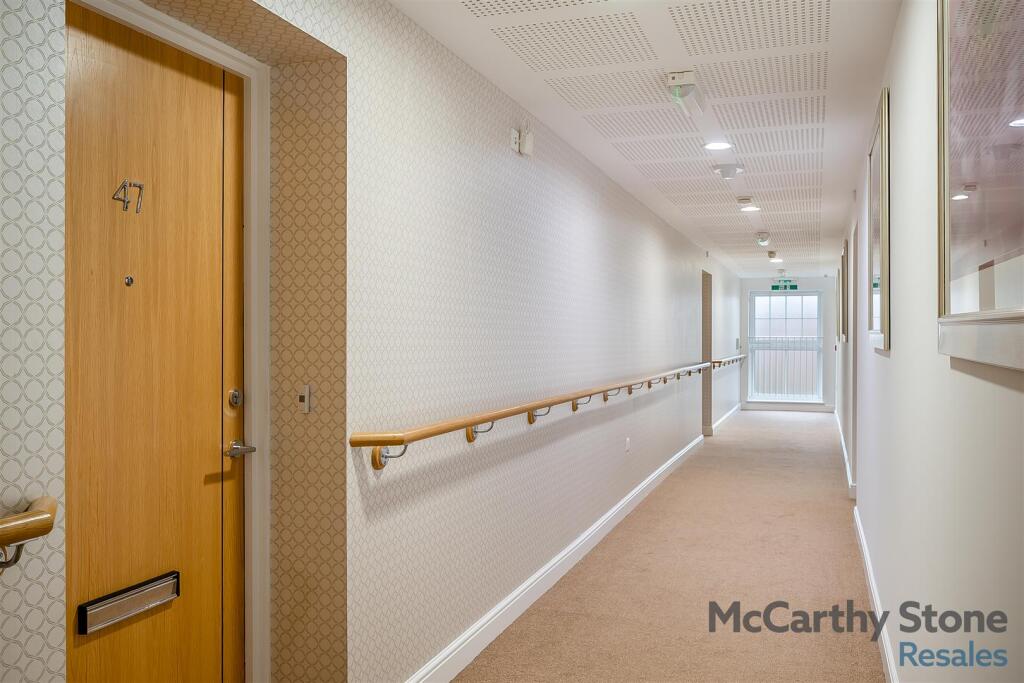 8632932-interior10.jpg