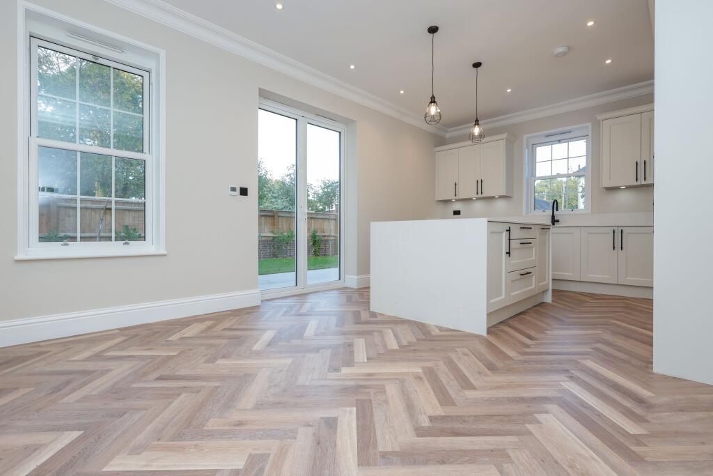 Kitchen &amp; dining