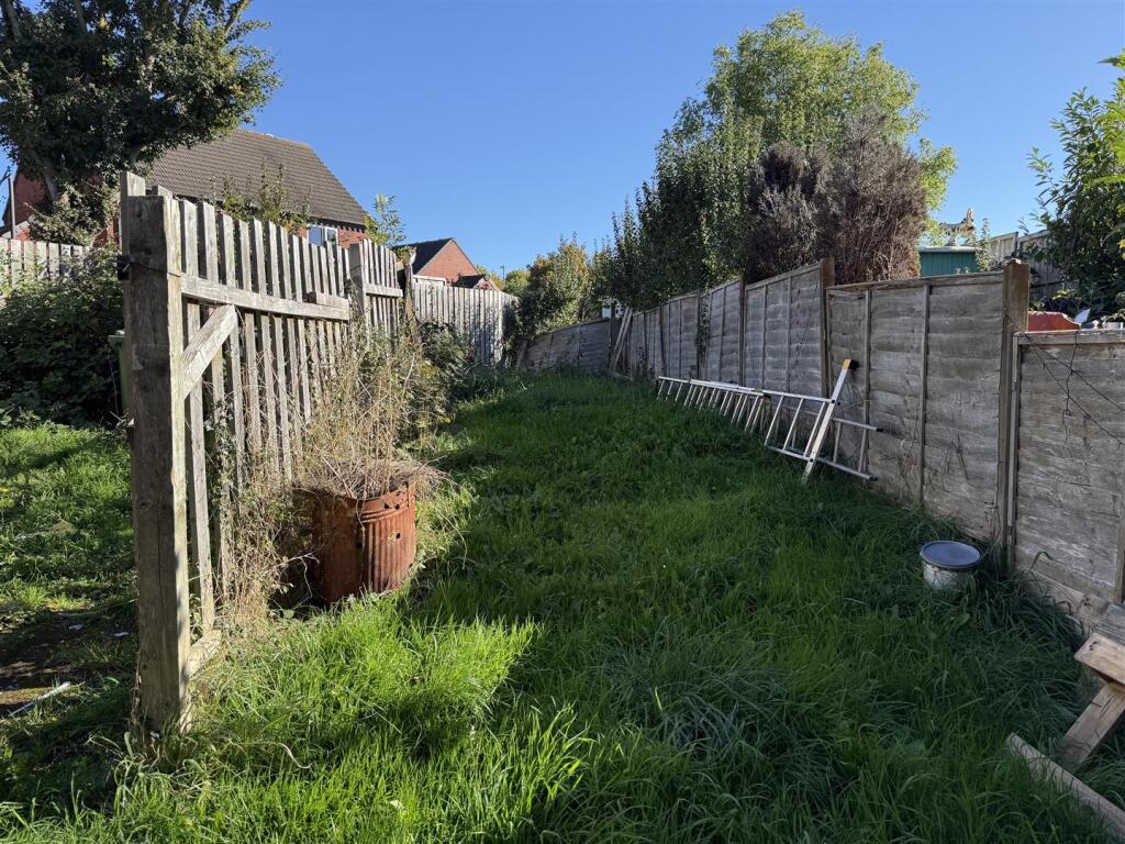 8 Liza Court (3).JPG