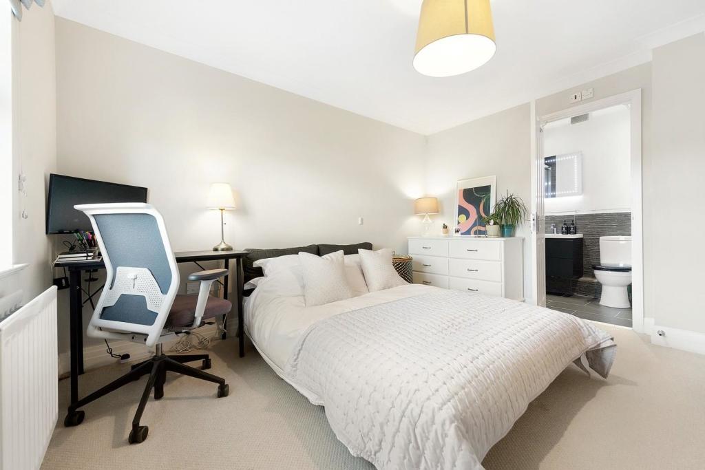 Bedroom (2).jpg