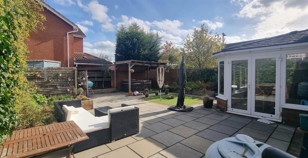 7 Mark Antony Dr R.jpg