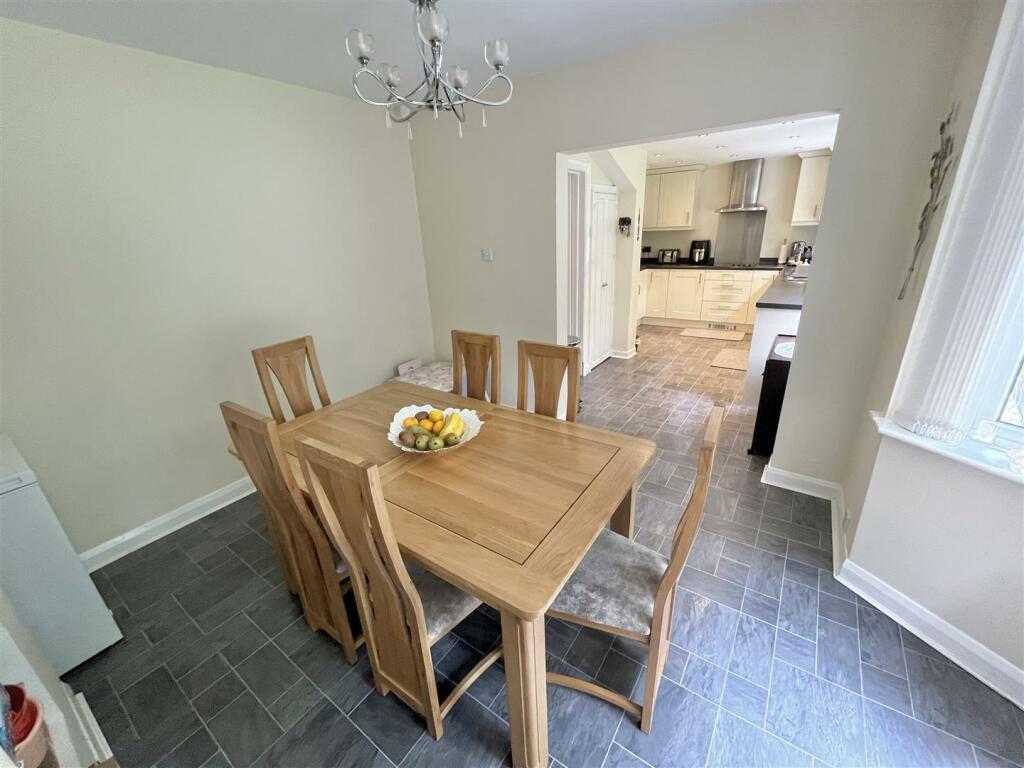 Dining Kitchen Aspect 2