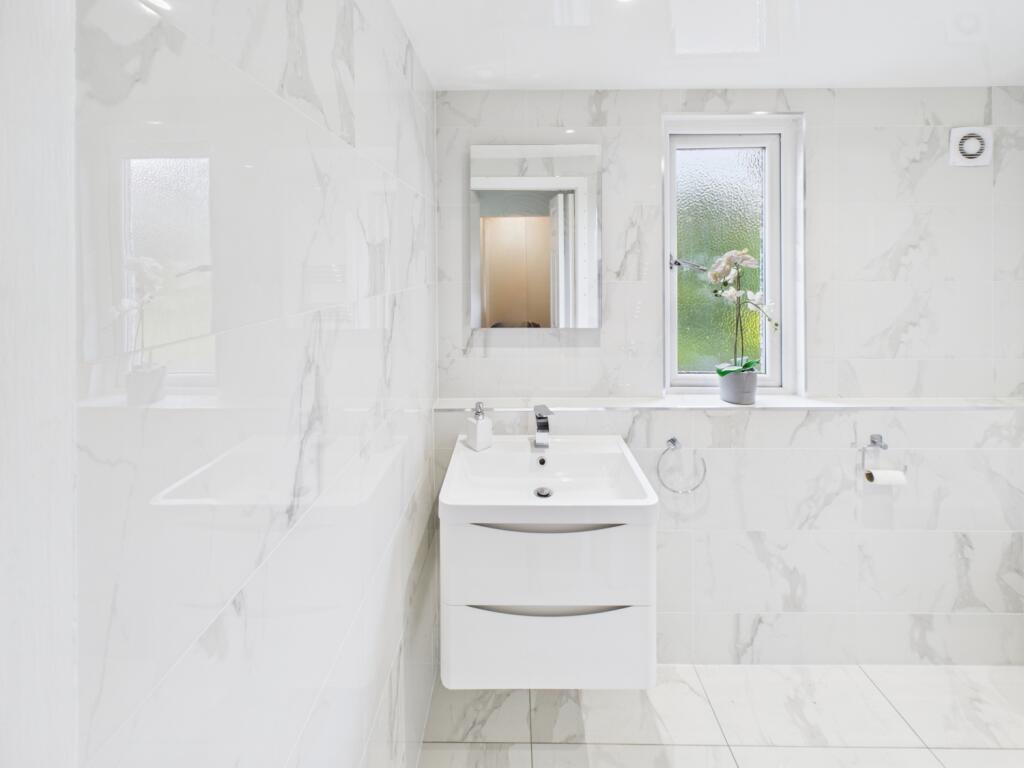 CAM04233G0-PR0021-STILL050