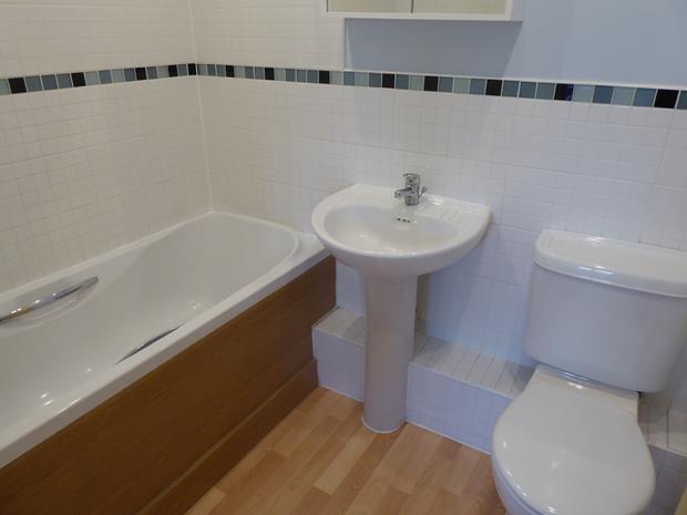 39 Roman Way Bathroom