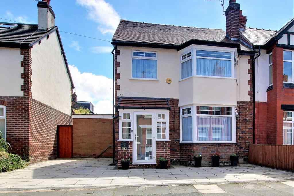 Alexandra Ex photo.jpg