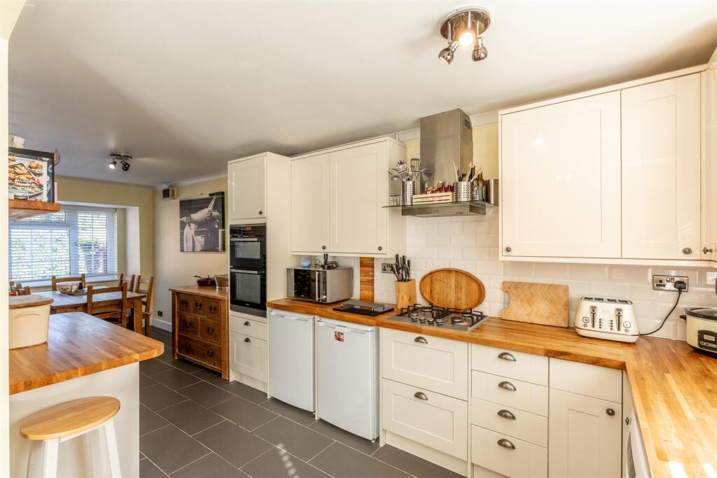 Hill End Drive, Henbury Kitchen 3.jpg