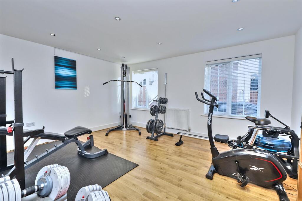 28 Flowers Avenue (22).jpg