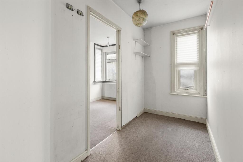 153 Hughenden Rd, HP13 5PN-6.jpg
