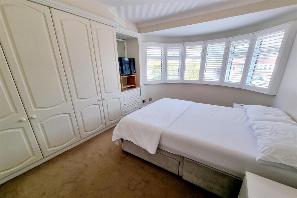 BEDROOM 1: